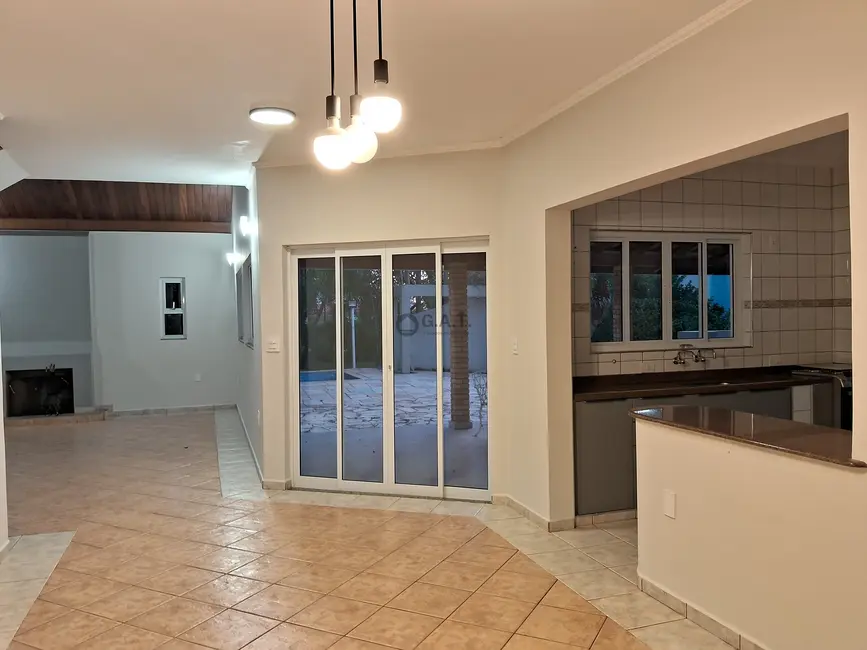 Casa de Condomínio com 3 quartos à venda, 287m2 em Vivendas do Lago, Sorocaba - SP - imagem 2 Foto 2 de Casa de Condomínio com 3 quartos à venda, 287m2 em Vivendas do Lago, Sorocaba - SP