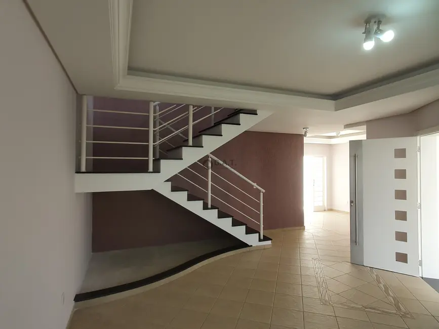 Casa de Condomínio com 3 quartos para alugar, 230m2 em Jardim Vila Inglesa, Sorocaba - SP - imagem 4 Foto 4 de Casa de Condomínio com 3 quartos para alugar, 230m2 em Jardim Vila Inglesa, Sorocaba - SP