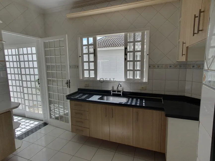 Casa de Condomínio com 3 quartos para alugar, 230m2 em Jardim Vila Inglesa, Sorocaba - SP - imagem 9 Foto 9 de Casa de Condomínio com 3 quartos para alugar, 230m2 em Jardim Vila Inglesa, Sorocaba - SP