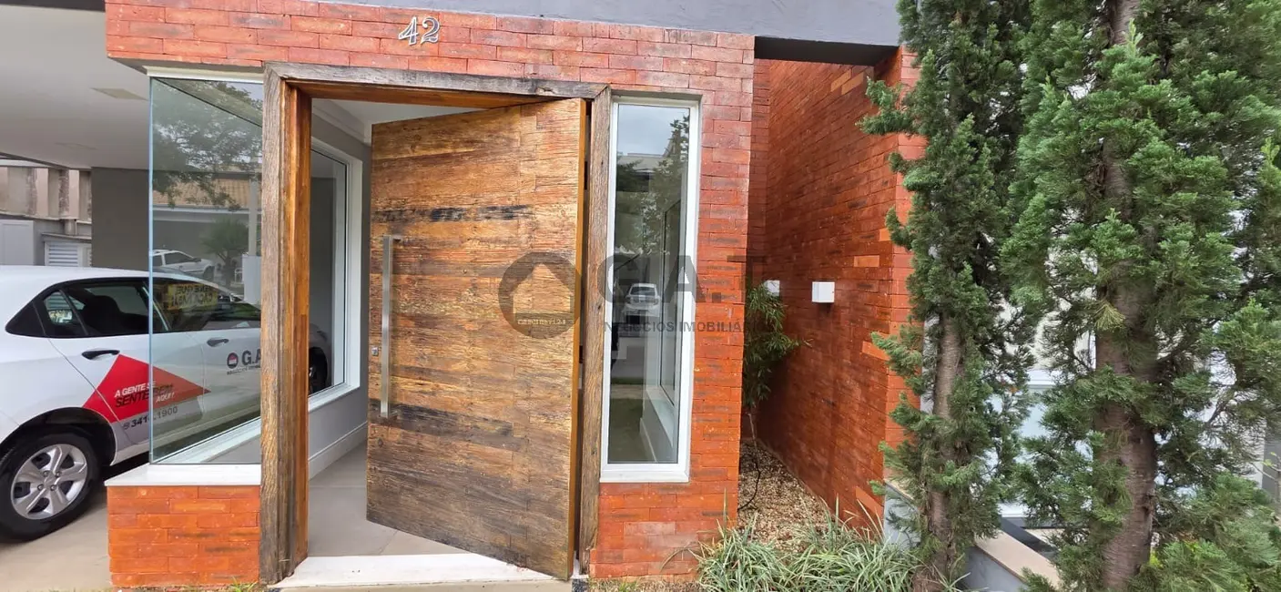 Casa de Condomínio com 3 quartos para alugar, 323m2 em Iporanga, Sorocaba - SP - imagem 3 Foto 3 de Casa de Condomínio com 3 quartos para alugar, 323m2 em Iporanga, Sorocaba - SP