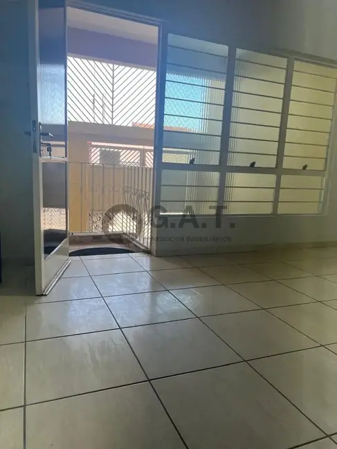 Casa com 3 quartos à venda, 214m2 em Vila Santana, Sorocaba - SP - imagem 3 Foto 3 de Casa com 3 quartos à venda, 214m2 em Vila Santana, Sorocaba - SP