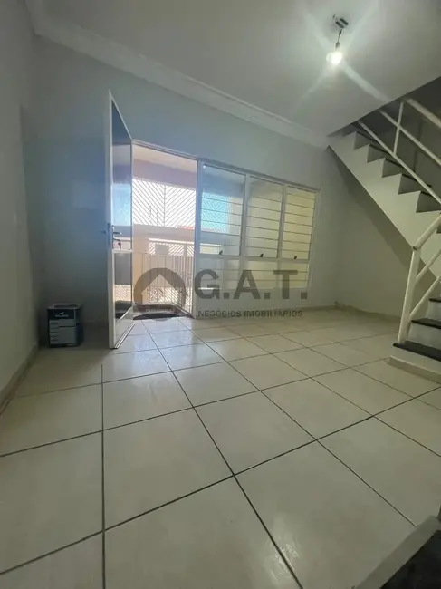 Casa com 3 quartos à venda, 214m2 em Vila Santana, Sorocaba - SP - imagem 2 Foto 2 de Casa com 3 quartos à venda, 214m2 em Vila Santana, Sorocaba - SP