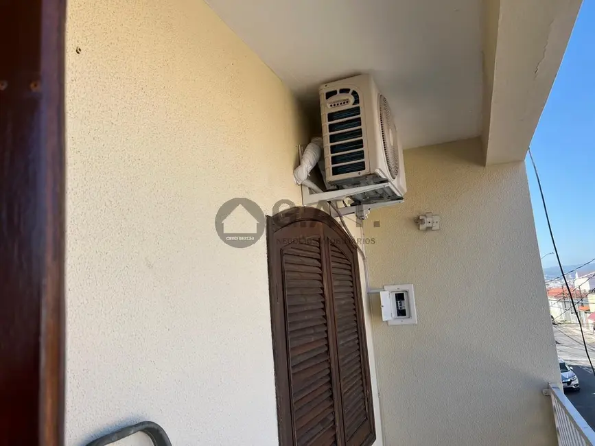 Casa com 3 quartos à venda, 214m2 em Vila Santana, Sorocaba - SP - imagem 3 Foto 3 de Casa com 3 quartos à venda, 214m2 em Vila Santana, Sorocaba - SP