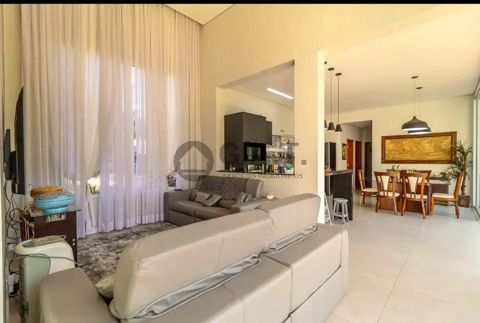 Casa de Condomínio com 3 quartos à venda, 285m2 em Caguassu, Sorocaba - SP - imagem 4 Foto 4 de Casa de Condomínio com 3 quartos à venda, 285m2 em Caguassu, Sorocaba - SP
