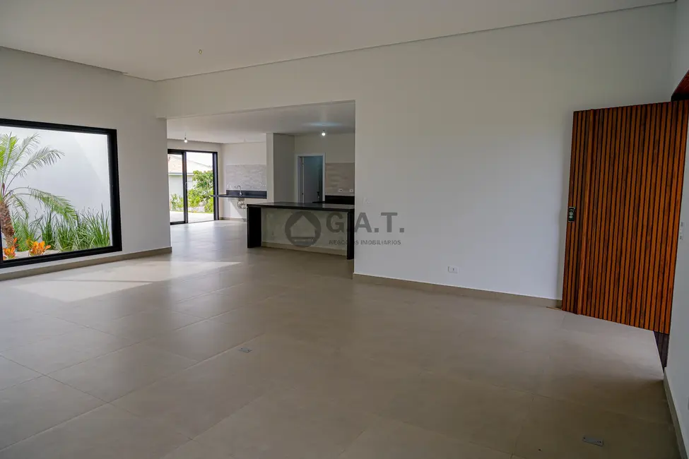 Casa de Condomínio com 3 quartos à venda, 378m2 em Aracoiaba Da Serra - SP - imagem 8 Foto 8 de Casa de Condomínio com 3 quartos à venda, 378m2 em Aracoiaba Da Serra - SP