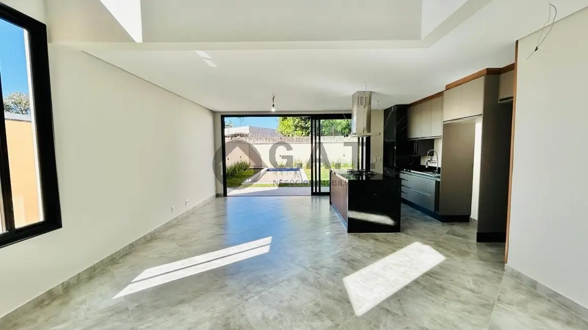 Casa de Condomínio com 3 quartos à venda, 225m2 em Cajuru do Sul, Sorocaba - SP - imagem 3 Foto 3 de Casa de Condomínio com 3 quartos à venda, 225m2 em Cajuru do Sul, Sorocaba - SP
