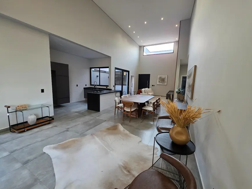 Casa de Condomínio com 3 quartos à venda, 212m2 em Jardim Residencial Chácara Ondina, Sorocaba - SP - imagem 4 Foto 4 de Casa de Condomínio com 3 quartos à venda, 212m2 em Jardim Residencial Chácara Ondina, Sorocaba - SP