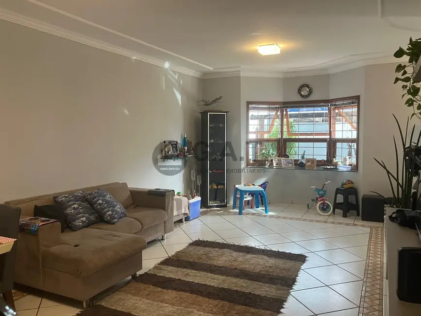 Casa com 3 quartos à venda, 220m2 em Jardim Simus, Sorocaba - SP - imagem 3 Foto 3 de Casa com 3 quartos à venda, 220m2 em Jardim Simus, Sorocaba - SP