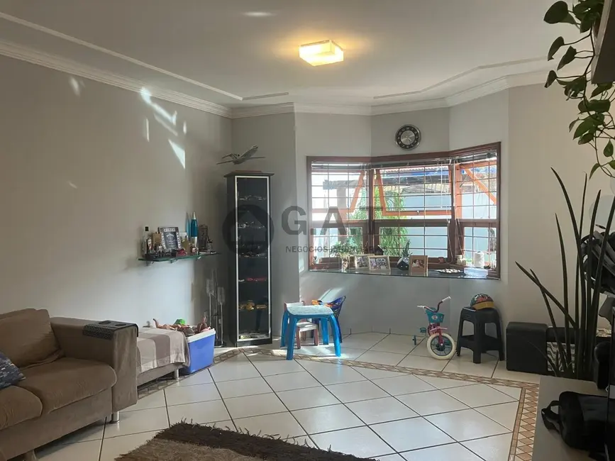 Casa com 3 quartos à venda, 220m2 em Jardim Simus, Sorocaba - SP - imagem 5 Foto 5 de Casa com 3 quartos à venda, 220m2 em Jardim Simus, Sorocaba - SP