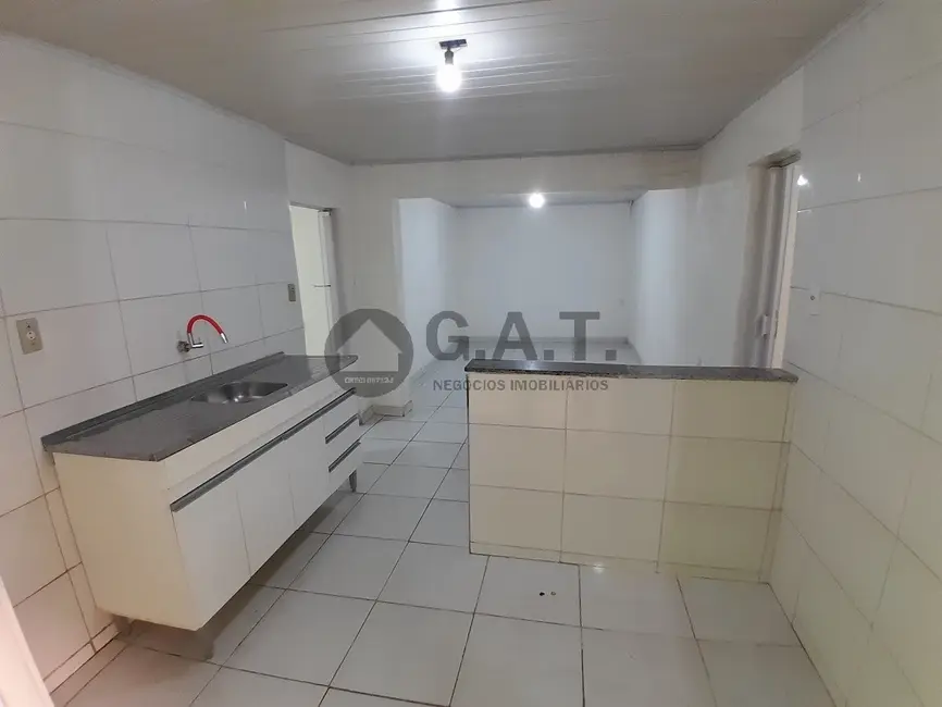 Casa com 1 quarto para alugar, 40m2 em Vila Haro, Sorocaba - SP - imagem 5 Foto 5 de Casa com 1 quarto para alugar, 40m2 em Vila Haro, Sorocaba - SP