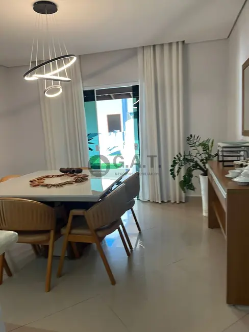 Chácara com 3 quartos para alugar, 750m2 em Aracoiaba Da Serra - SP - imagem 3 Foto 3 de Chácara com 3 quartos para alugar, 750m2 em Aracoiaba Da Serra - SP