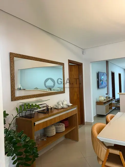 Chácara com 3 quartos para alugar, 750m2 em Aracoiaba Da Serra - SP - imagem 8 Foto 8 de Chácara com 3 quartos para alugar, 750m2 em Aracoiaba Da Serra - SP