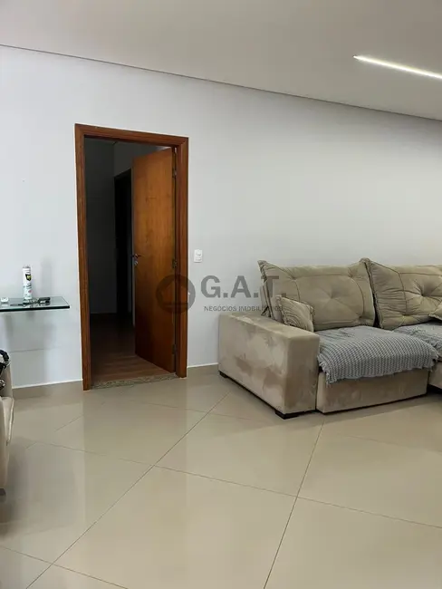Chácara com 3 quartos para alugar, 750m2 em Aracoiaba Da Serra - SP - imagem 4 Foto 4 de Chácara com 3 quartos para alugar, 750m2 em Aracoiaba Da Serra - SP