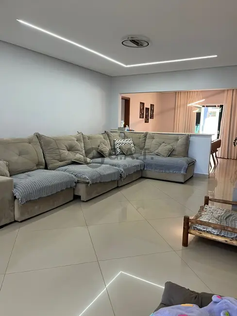 Foto 2 de Chácara com 3 quartos para alugar, 750m2 em Aracoiaba Da Serra - SP