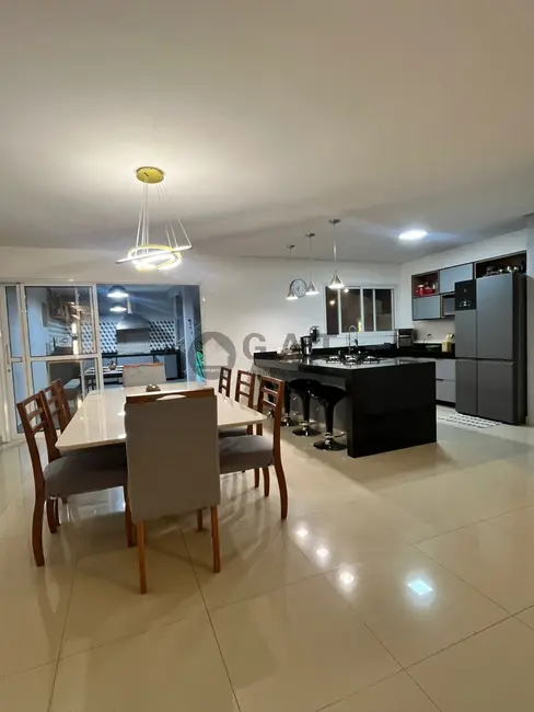 Foto 3 de Casa de Condomínio com 3 quartos à venda, 250m2 em Sorocaba - SP