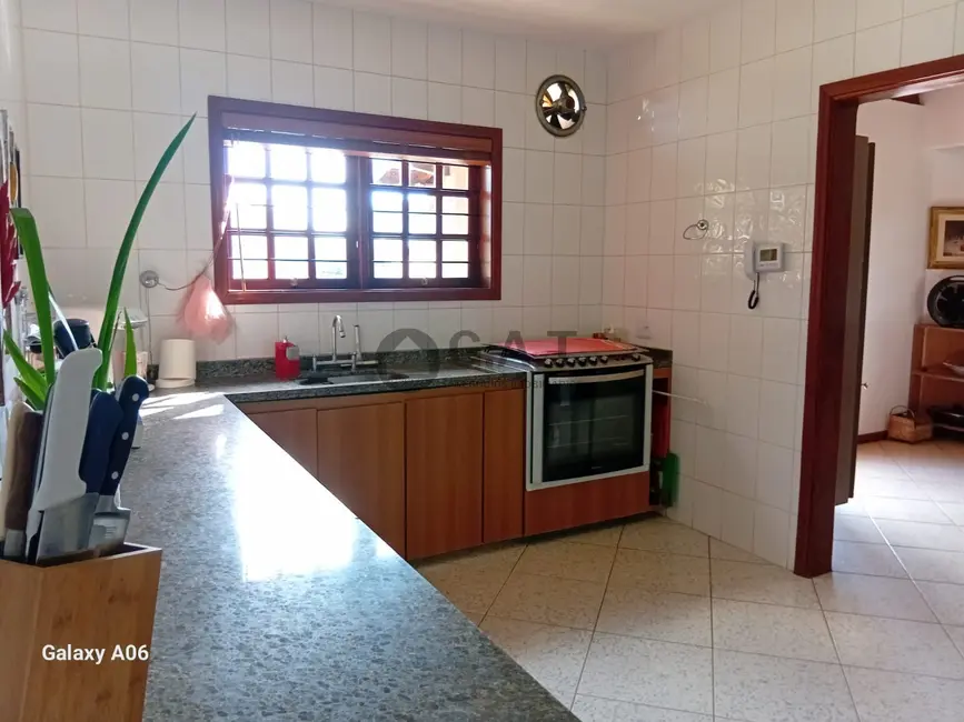 Foto 1 de Chácara com 4 quartos para alugar, 300m2 em Aracoiaba Da Serra - SP