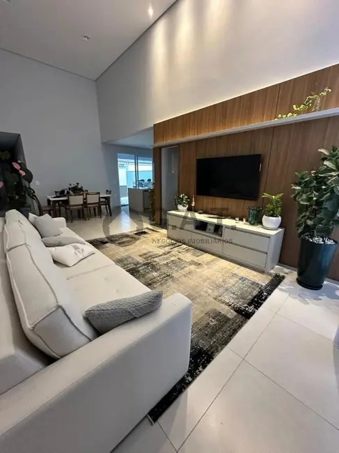 Casa de Condomínio com 3 quartos à venda, 180m2 em Aparecidinha, Sorocaba - SP - imagem 2 Foto 2 de Casa de Condomínio com 3 quartos à venda, 180m2 em Aparecidinha, Sorocaba - SP