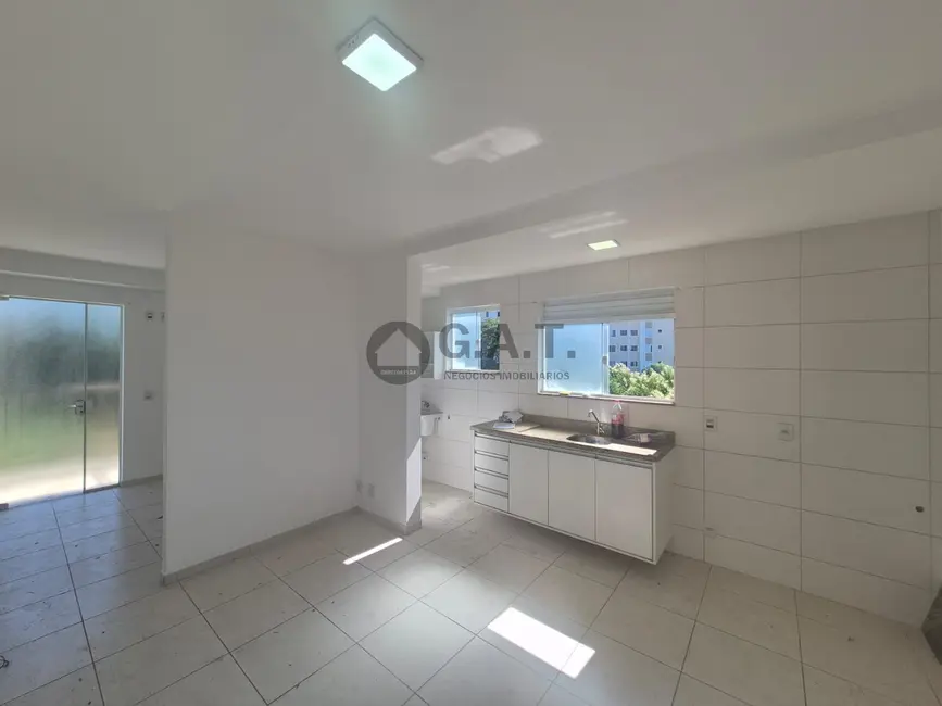 Foto 3 de Kitnet com 1 quarto para alugar, 39m2 em Parque Santa Márcia, Votorantim - SP