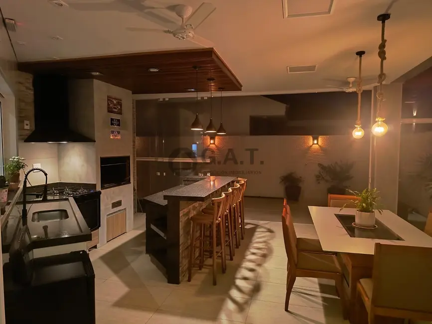 Casa de Condomínio com 3 quartos à venda, 308m2 em Jardim Residencial Chácara Ondina, Sorocaba - SP - imagem 2 Foto 2 de Casa de Condomínio com 3 quartos à venda, 308m2 em Jardim Residencial Chácara Ondina, Sorocaba - SP
