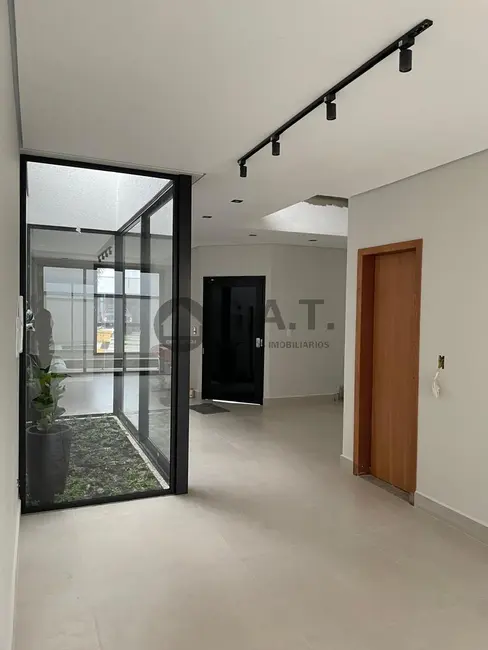 Casa de Condomínio com 3 quartos à venda, 198m2 em Jardim Novo Horizonte, Sorocaba - SP - imagem 2 Foto 2 de Casa de Condomínio com 3 quartos à venda, 198m2 em Jardim Novo Horizonte, Sorocaba - SP