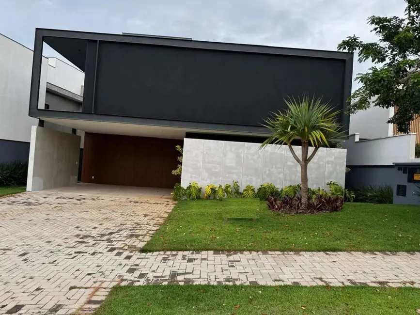 Foto 1 de Casa com 4 quartos à venda, 356m2 em Votorantim - SP