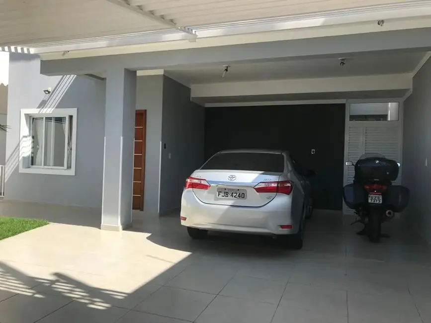 Foto 2 de Casa com 3 quartos à venda, 238m2 em Jardim Karolyne, Votorantim - SP