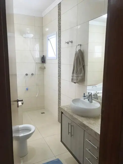 Foto 8 de Casa com 3 quartos à venda, 238m2 em Jardim Karolyne, Votorantim - SP