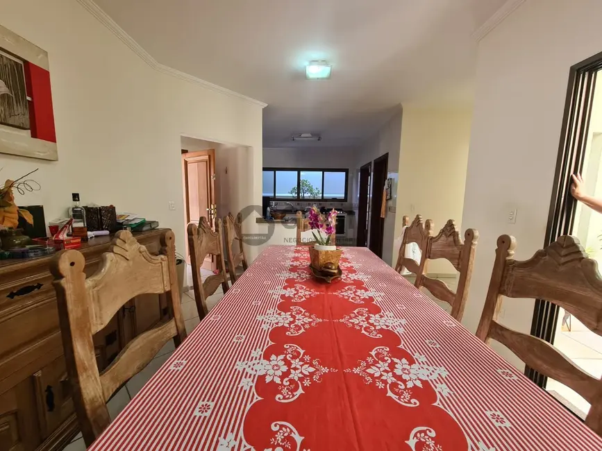 Casa de Condomínio com 3 quartos à venda, 180m2 em Chácaras Reunidas São Jorge, Sorocaba - SP - imagem 6 Foto 6 de Casa de Condomínio com 3 quartos à venda, 180m2 em Chácaras Reunidas São Jorge, Sorocaba - SP