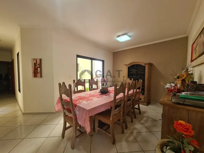 Casa de Condomínio com 3 quartos à venda, 180m2 em Chácaras Reunidas São Jorge, Sorocaba - SP - imagem 3 Foto 3 de Casa de Condomínio com 3 quartos à venda, 180m2 em Chácaras Reunidas São Jorge, Sorocaba - SP