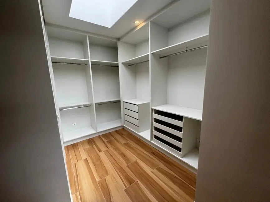 Casa de Condomínio com 4 quartos à venda, 360m2 em Alphaville Nova Esplanada, Votorantim - SP - imagem 3 Foto 3 de Casa de Condomínio com 4 quartos à venda, 360m2 em Alphaville Nova Esplanada, Votorantim - SP