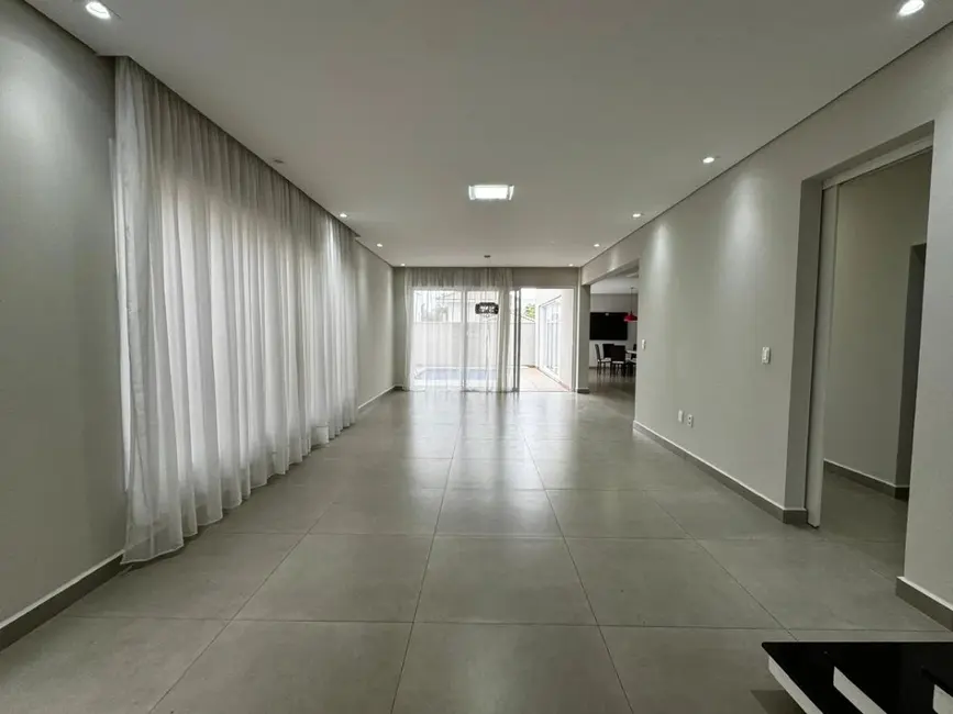 Casa de Condomínio com 3 quartos à venda, 289m2 em Jardim Residencial Chácara Ondina, Sorocaba - SP - imagem 3 Foto 3 de Casa de Condomínio com 3 quartos à venda, 289m2 em Jardim Residencial Chácara Ondina, Sorocaba - SP