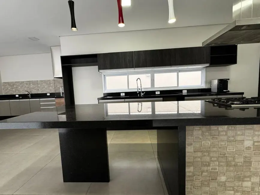Casa de Condomínio com 3 quartos à venda, 289m2 em Jardim Residencial Chácara Ondina, Sorocaba - SP - imagem 4 Foto 4 de Casa de Condomínio com 3 quartos à venda, 289m2 em Jardim Residencial Chácara Ondina, Sorocaba - SP