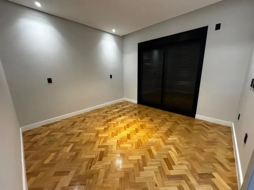 Casa de Condomínio com 4 quartos à venda, 300m2 em Jardim Residencial Chácara Ondina, Sorocaba - SP - imagem 9 Foto 9 de Casa de Condomínio com 4 quartos à venda, 300m2 em Jardim Residencial Chácara Ondina, Sorocaba - SP