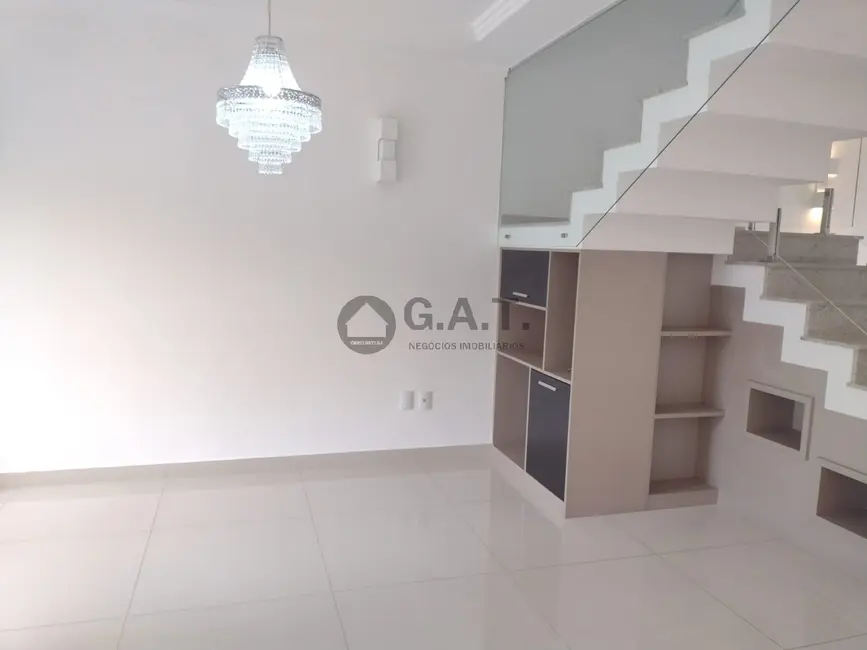 Casa de Condomínio com 3 quartos para alugar, 215m2 em Aparecidinha, Sorocaba - SP - imagem 5 Foto 5 de Casa de Condomínio com 3 quartos para alugar, 215m2 em Aparecidinha, Sorocaba - SP