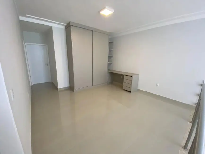 Casa de Condomínio com 3 quartos à venda, 255m2 em Chácaras Reunidas São Jorge, Sorocaba - SP - imagem 9 Foto 9 de Casa de Condomínio com 3 quartos à venda, 255m2 em Chácaras Reunidas São Jorge, Sorocaba - SP