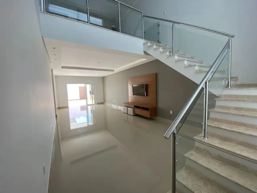 Casa de Condomínio com 3 quartos à venda, 255m2 em Chácaras Reunidas São Jorge, Sorocaba - SP - imagem 3 Foto 3 de Casa de Condomínio com 3 quartos à venda, 255m2 em Chácaras Reunidas São Jorge, Sorocaba - SP