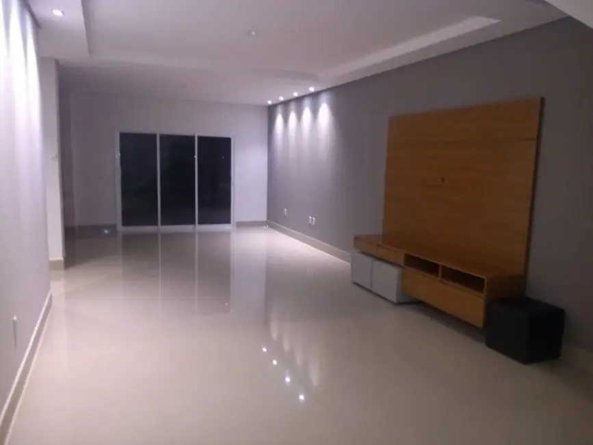 Casa de Condomínio com 3 quartos à venda, 255m2 em Chácaras Reunidas São Jorge, Sorocaba - SP - imagem 5 Foto 5 de Casa de Condomínio com 3 quartos à venda, 255m2 em Chácaras Reunidas São Jorge, Sorocaba - SP