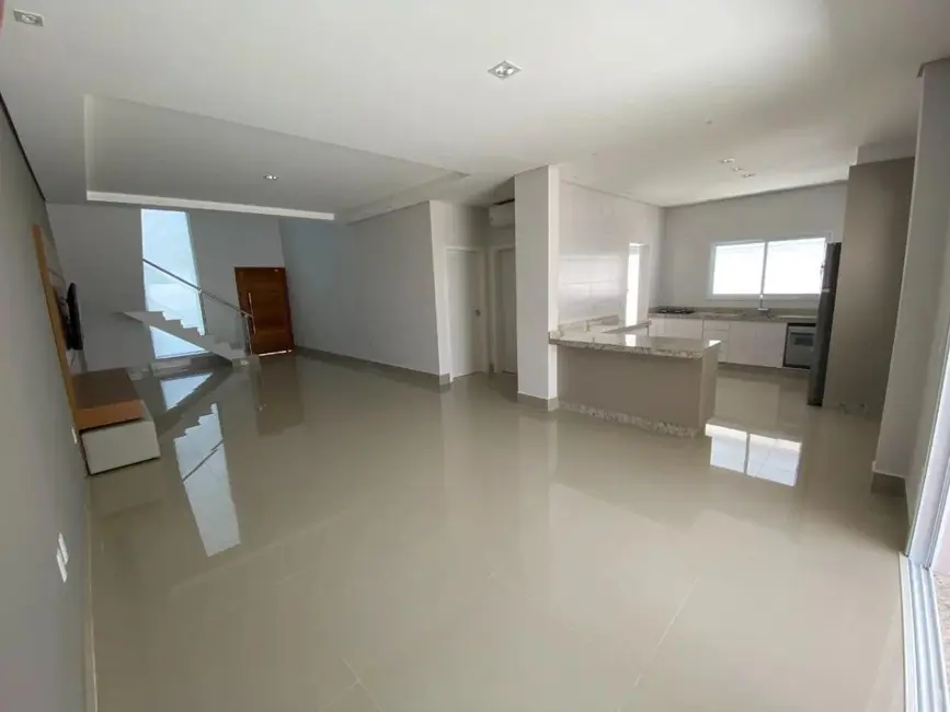Casa de Condomínio com 3 quartos à venda, 255m2 em Chácaras Reunidas São Jorge, Sorocaba - SP - imagem 6 Foto 6 de Casa de Condomínio com 3 quartos à venda, 255m2 em Chácaras Reunidas São Jorge, Sorocaba - SP