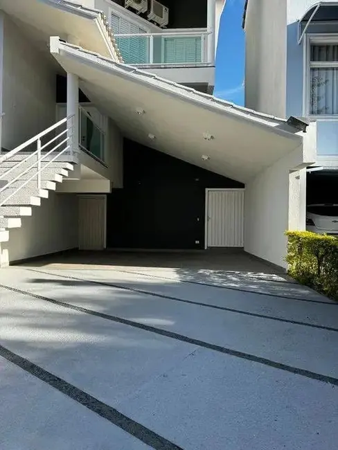 Casa de Condomínio com 3 quartos à venda, 290m2 em Chácaras Reunidas São Jorge, Sorocaba - SP - imagem 2 Foto 2 de Casa de Condomínio com 3 quartos à venda, 290m2 em Chácaras Reunidas São Jorge, Sorocaba - SP