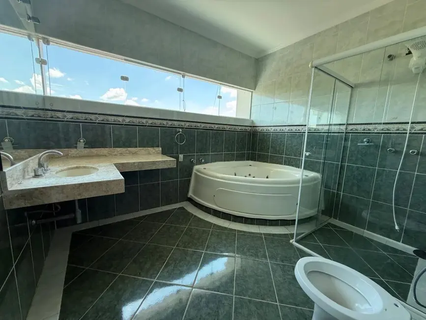 Casa de Condomínio com 3 quartos à venda, 290m2 em Chácaras Reunidas São Jorge, Sorocaba - SP - imagem 4 Foto 4 de Casa de Condomínio com 3 quartos à venda, 290m2 em Chácaras Reunidas São Jorge, Sorocaba - SP