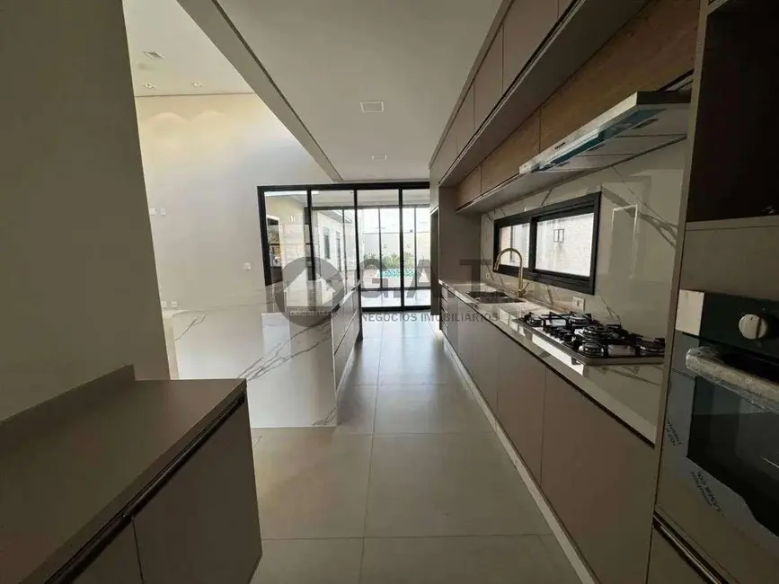 Casa de Condomínio com 3 quartos à venda, 225m2 em Jardim Emília, Sorocaba - SP - imagem 5 Foto 5 de Casa de Condomínio com 3 quartos à venda, 225m2 em Jardim Emília, Sorocaba - SP
