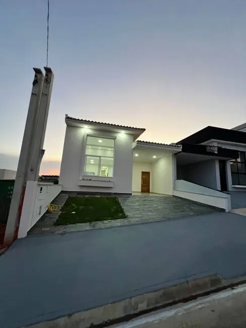 Casa de Condomínio com 3 quartos à venda, 121m2 em Wanel Ville, Sorocaba - SP - imagem 2 Foto 2 de Casa de Condomínio com 3 quartos à venda, 121m2 em Wanel Ville, Sorocaba - SP
