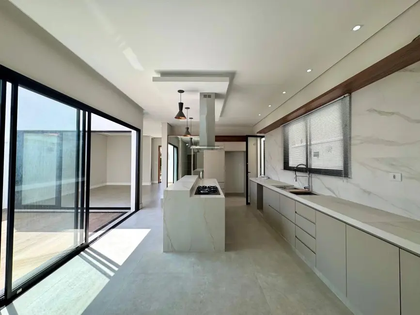 Casa de Condomínio com 3 quartos à venda, 167m2 em Sorocaba - SP - imagem 3 Foto 3 de Casa de Condomínio com 3 quartos à venda, 167m2 em Sorocaba - SP