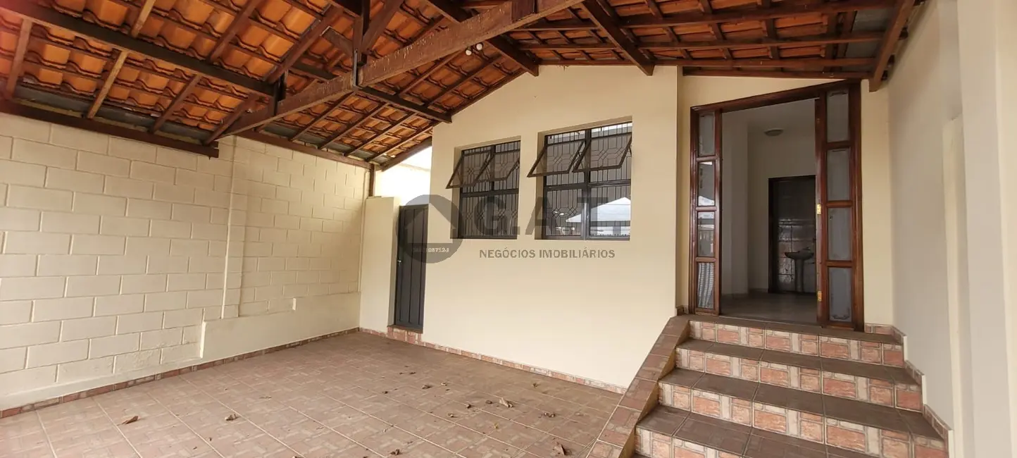 Casa com 3 quartos à venda, 150m2 em Jardim Guadalajara, Sorocaba - SP - imagem 2 Foto 2 de Casa com 3 quartos à venda, 150m2 em Jardim Guadalajara, Sorocaba - SP