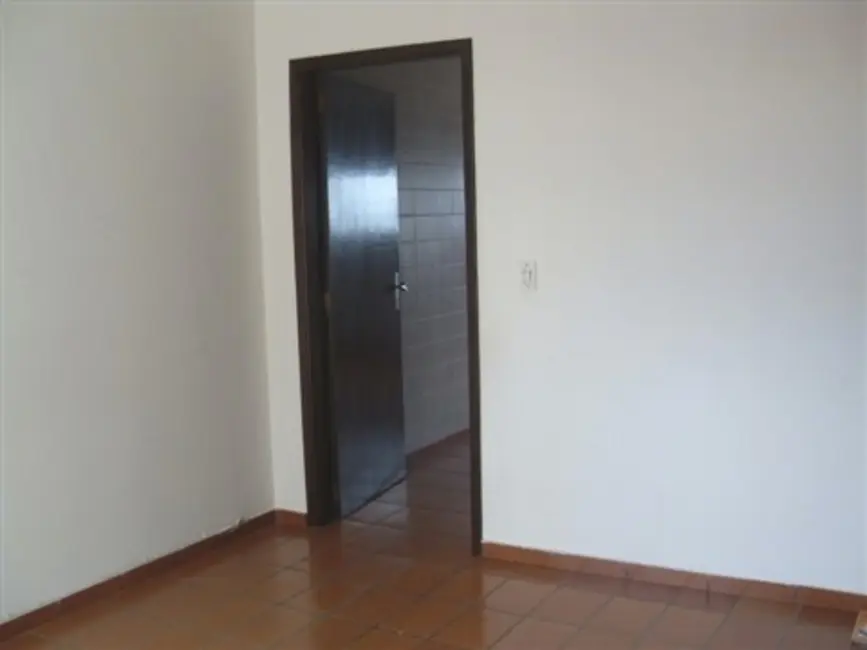 Foto 4 de Casa com 2 quartos para alugar, 60m2 em Jardim Simus, Sorocaba - SP
