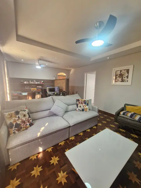 Casa com 3 quartos à venda, 206m2 em Vila Trujillo, Sorocaba - SP - imagem 5 Foto 5 de Casa com 3 quartos à venda, 206m2 em Vila Trujillo, Sorocaba - SP