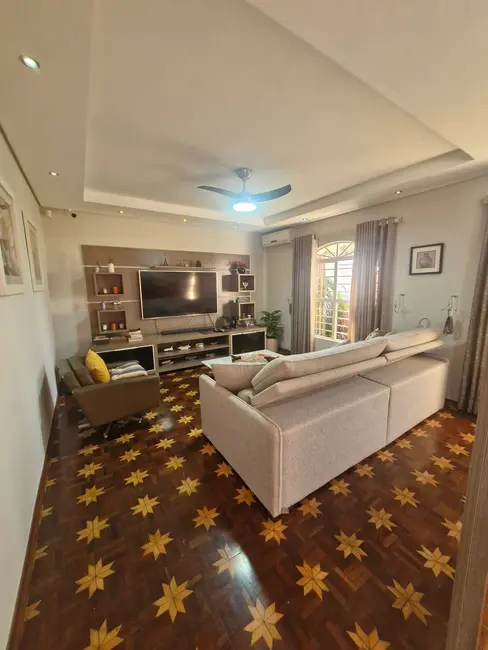 Casa com 3 quartos à venda, 206m2 em Vila Trujillo, Sorocaba - SP - imagem 3 Foto 3 de Casa com 3 quartos à venda, 206m2 em Vila Trujillo, Sorocaba - SP