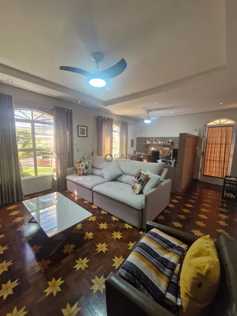 Casa com 3 quartos à venda, 206m2 em Vila Trujillo, Sorocaba - SP - imagem 4 Foto 4 de Casa com 3 quartos à venda, 206m2 em Vila Trujillo, Sorocaba - SP