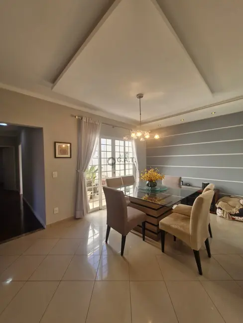 Casa com 3 quartos à venda, 206m2 em Vila Trujillo, Sorocaba - SP - imagem 6 Foto 6 de Casa com 3 quartos à venda, 206m2 em Vila Trujillo, Sorocaba - SP