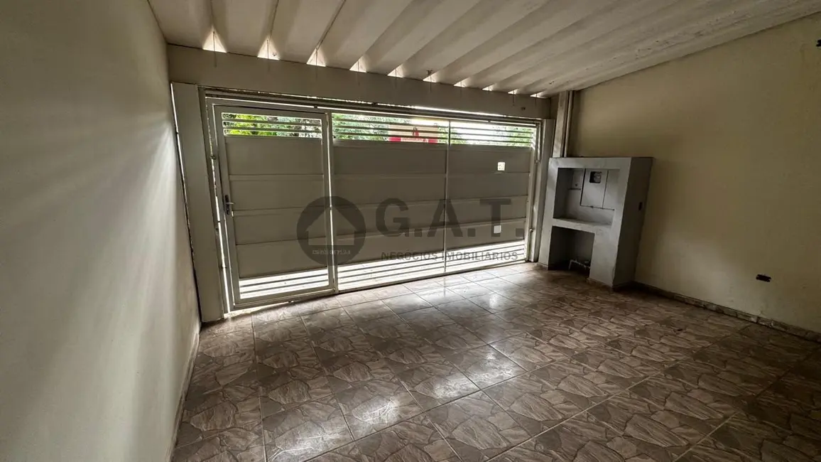 Foto 2 de Casa com 2 quartos à venda, 145m2 em Lopes de Oliveira, Sorocaba - SP